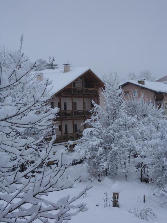 Albergo Bellaria Carano  Exterior foto