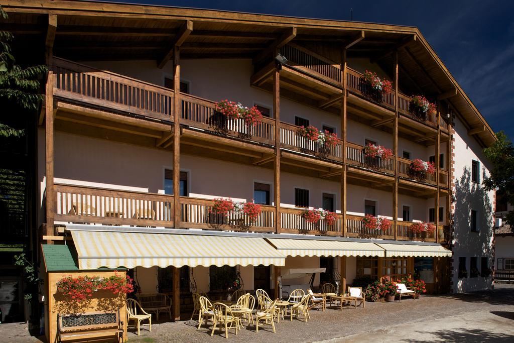 Albergo Bellaria Carano  Exterior foto
